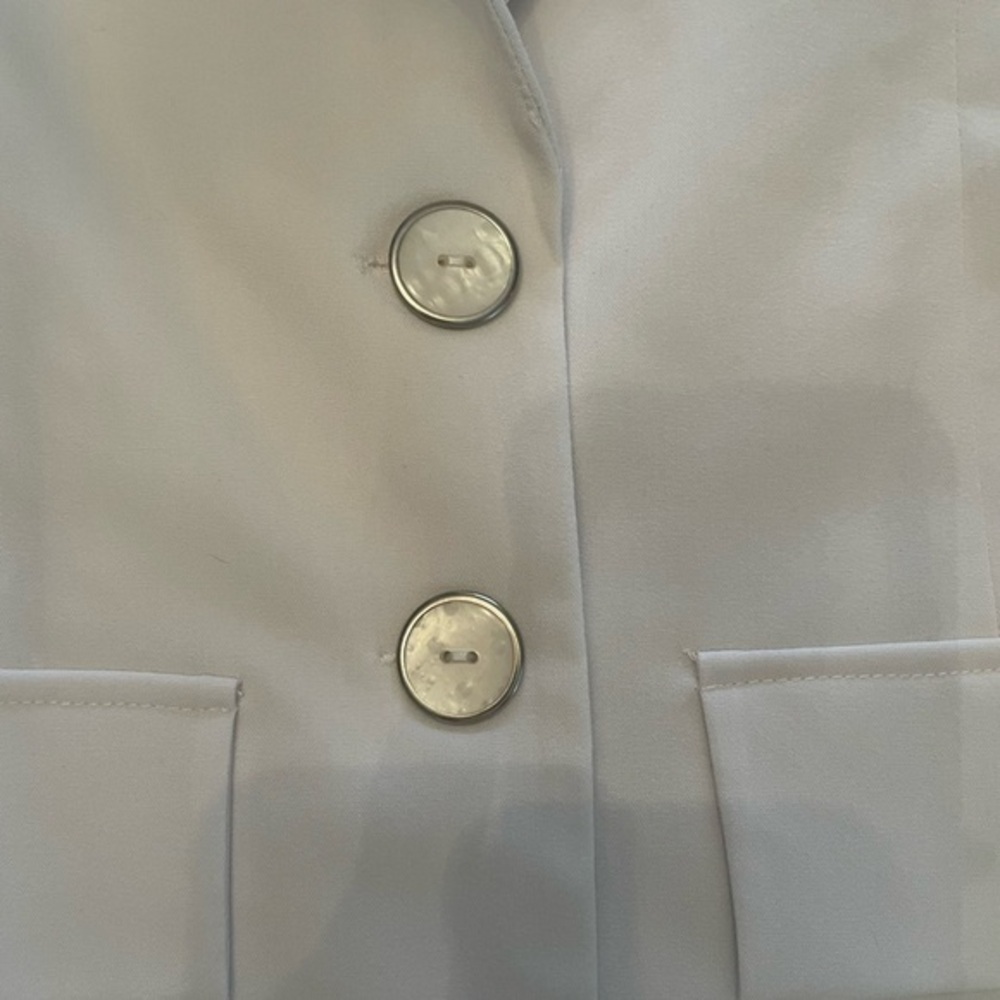 New White Fitted Blazer - Picture 8 of 11